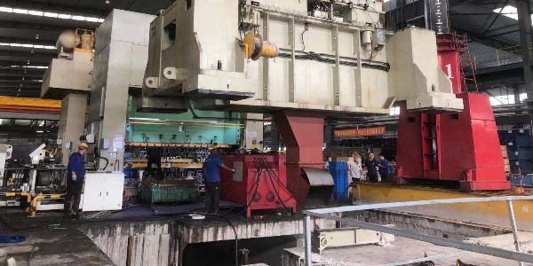 工廠(chǎng)重型生產(chǎn)設(shè)備吊裝搬運(yùn)如何提高搬運(yùn)效率？