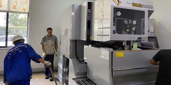 選擇上海設(shè)備裝卸廠家需要注意什么？