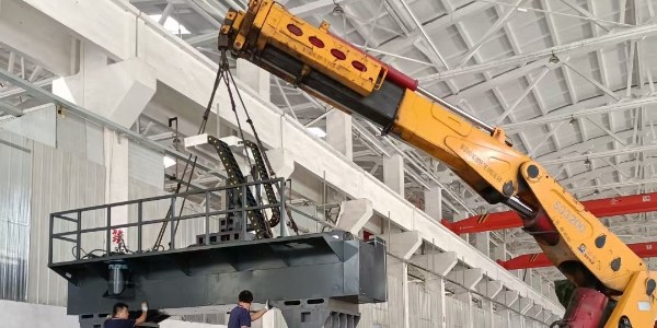 上海廠房設(shè)備吊裝公司哪家好？怎么判斷廠房設(shè)備吊裝專不專業(yè)？