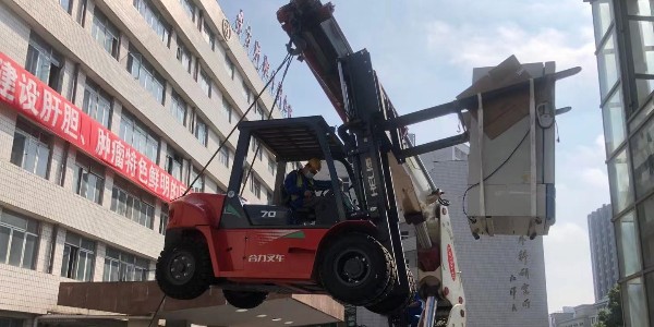 精密設(shè)備搬運哪家好？精密設(shè)備的搬運過程中需要注意些什么？
